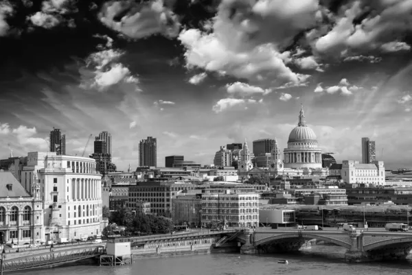 City of London one of the leading centers of global finance and — Stock Photo, Image