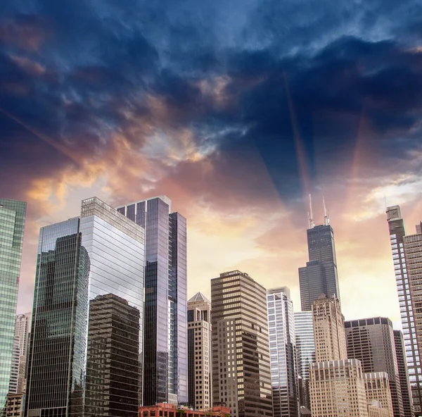 Gökdelenler ve Chicago, Illinois - ABD skyline — Stok fotoğraf