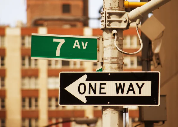 第七大道街头签名在纽约-曼哈顿 — 图库照片