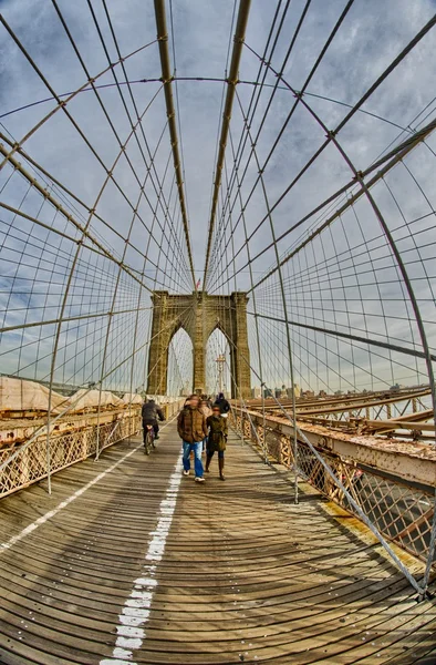 Magnifika strukturen på brooklyn bridge - new york city — Stockfoto