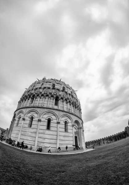 Berömda arkitekturen av mirakel torget i pisa — Stockfoto