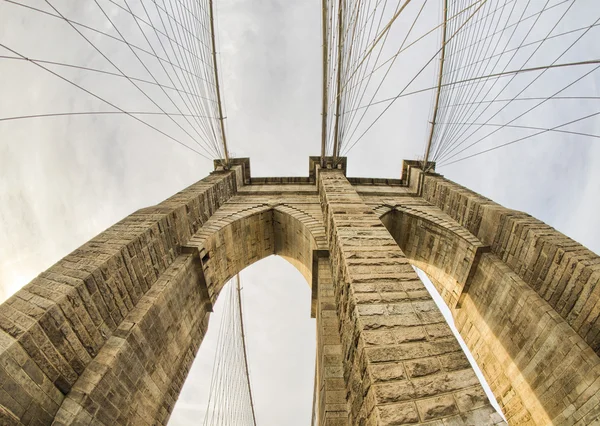 Struktura úžasným brooklyn Bridge - new york city — Stock fotografie