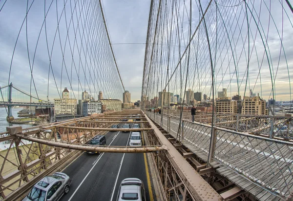 Magnifika strukturen på brooklyn bridge - new york city — Stockfoto