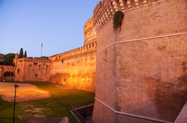 Magnificos colores de Castel Santangelo al atardecer - Roma — Foto de Stock
