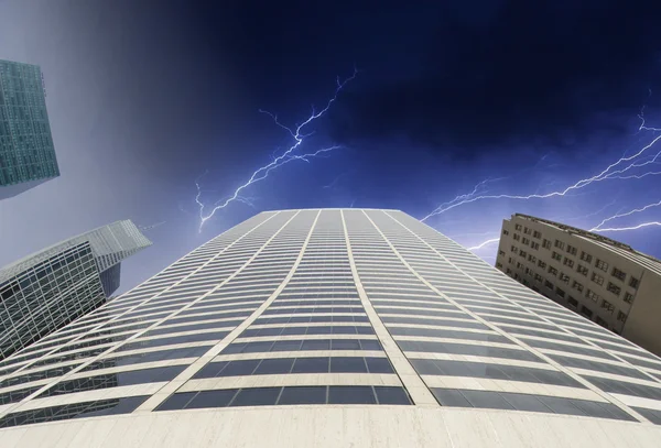 Burza nad manhattan wieżowce, nyc — Zdjęcie stockowe