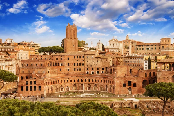 Ancient Ruins of Imperial Forum in Rome, via dei Fori Imperiali — Stock Photo, Image