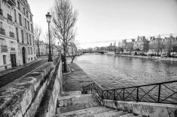 冬 - パリのセーヌ川沿い — ストック写真