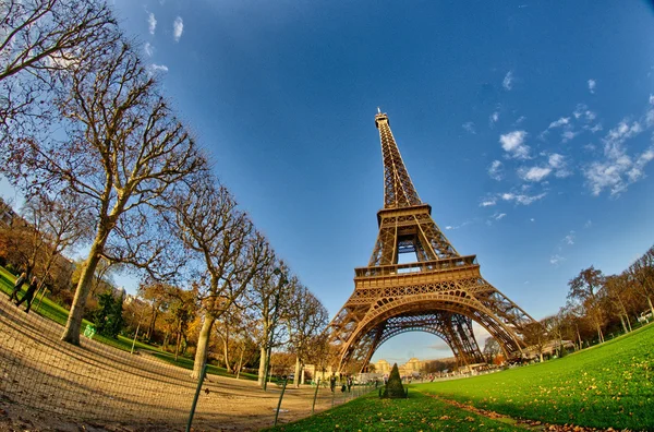 La Tour Eiffel - Hermoso día de invierno en París, Torre Eiffel — Foto de Stock