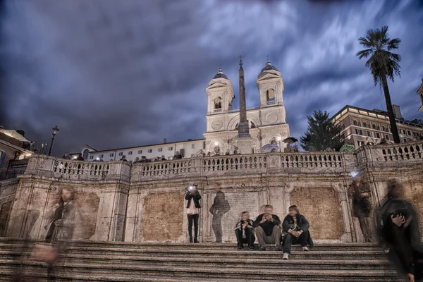 Gün batımında trinita dei monti Roma ünlü İspanyol adımları — Stok fotoğraf