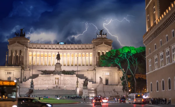 Piazza Venezia at Night in Rome - Italy — Stock Photo, Image