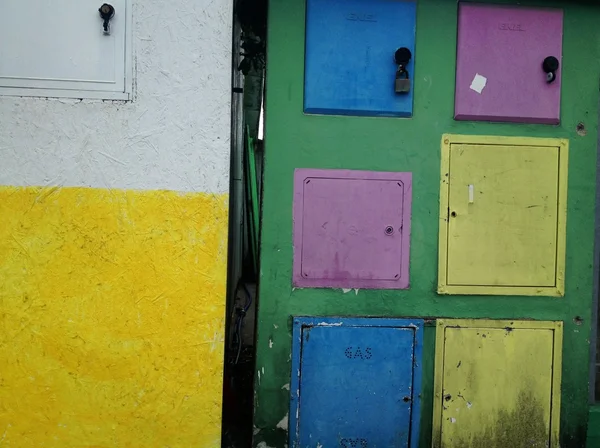 Farbenfrohe Gaszählerboxen für zu Hause - Italien — Stockfoto
