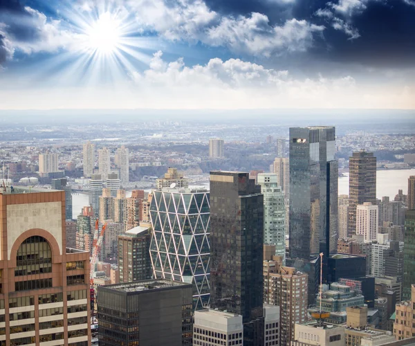 Dramatic sky over New York City, winter season — Stock Photo, Image