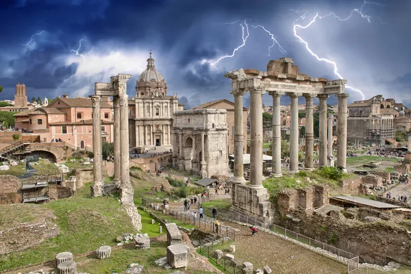 Schöner blick auf das kaiserliche forum in rom — Stockfoto