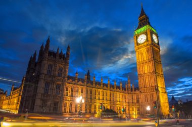 Big ben ve ev Parlamentosu westminster Köprüsü'nden alacakaranlıkta