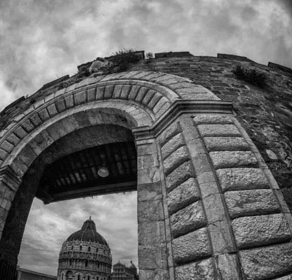 Cathedral, Baptistery and Tower of Pisa in Miracle square — Stock Photo, Image