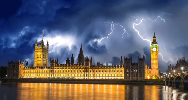 Tempesta sul Big Ben e la Casa del Parlamento - Londra — Foto Stock