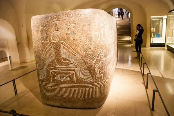 Paříž: Egyptské oblast v muzeu Louvre — Stock fotografie
