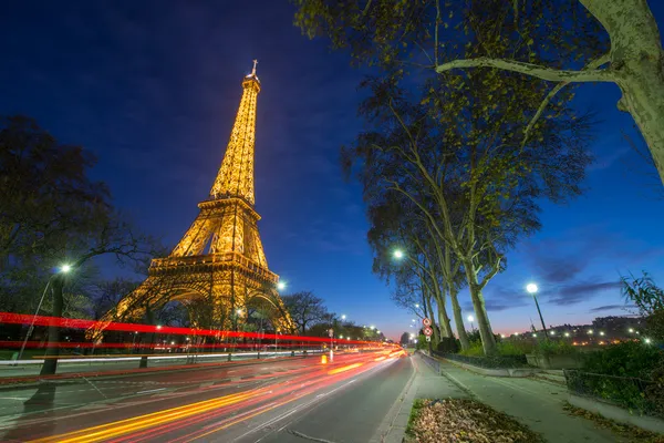 Wonderful colors of Eiffel Tower. Winter sunset with car light t — Stock Photo, Image