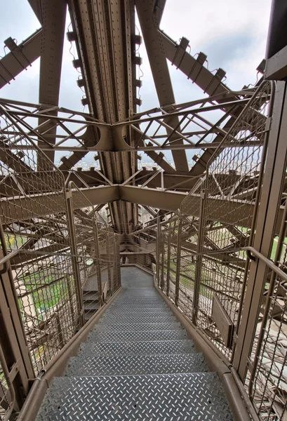 Parijs - Eiffeltoren. prachtig uitzicht van metalen structuur detail — Stockfoto