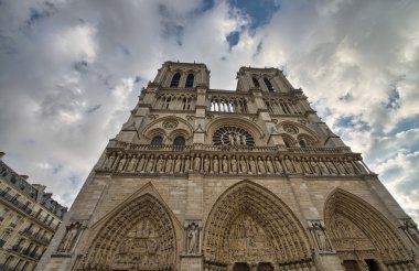 Paris. notre dame cephe muhteşem manzarası.