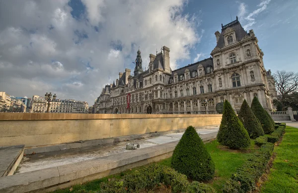 Maravillosa vista del Hotel de Ville en París, Ayuntamiento — Foto de Stock