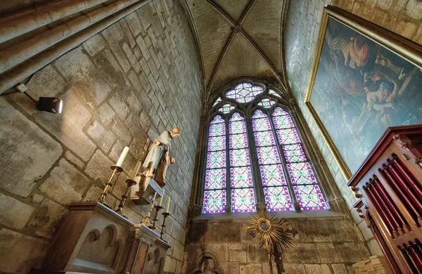 著名的巴黎圣母院大教堂内部，美丽法国-巴黎 — 图库照片