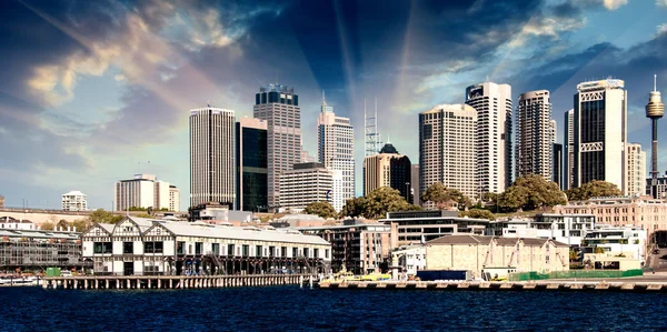 Rascacielos del puerto de Sydney en Port Jackson, puerto natural o — Foto de Stock