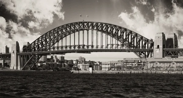 Sydney Harbour Bridge und australischer Himmel — Stockfoto