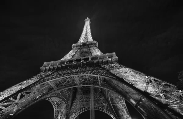 PARIS - DEC 1: Torre Eiffel Luzes à noite, close-up em dezembro — Fotografia de Stock