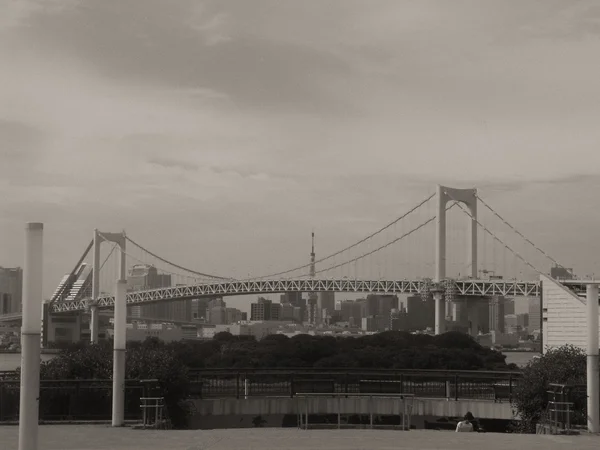 Détail architectural de Tokyo, vue en noir et blanc — Photo