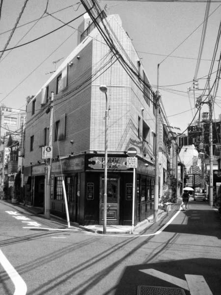 Arkitektonisk detalj i Tokyo, svartvitt vy — Stockfoto