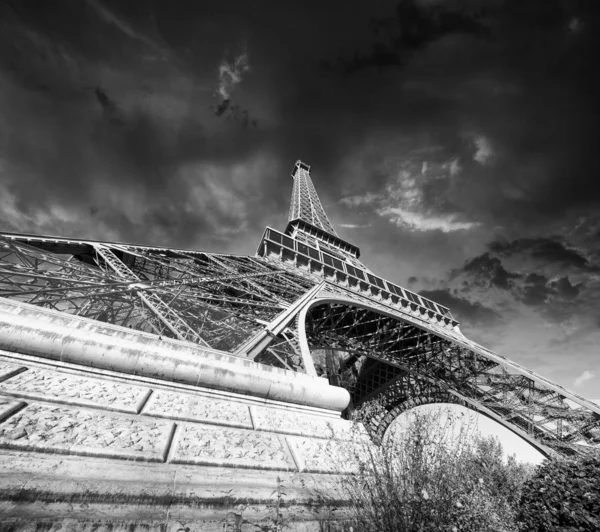 Paříž - la tour eiffel. nádherný západ slunce barvy v zimní sezóně — Stock fotografie