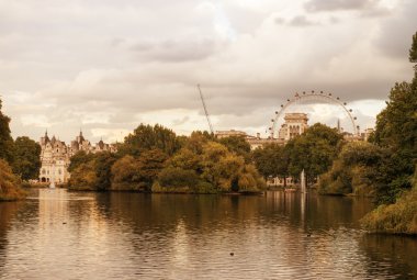St James'ın Park bulutlu sonbahar gün - Londra Westminster