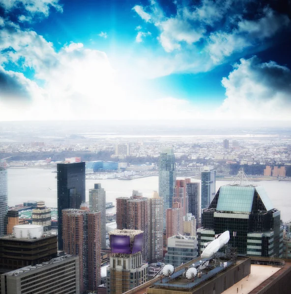 New york city - ABD. gün batımında güzel gökdelenler havadan görünümü — Stok fotoğraf