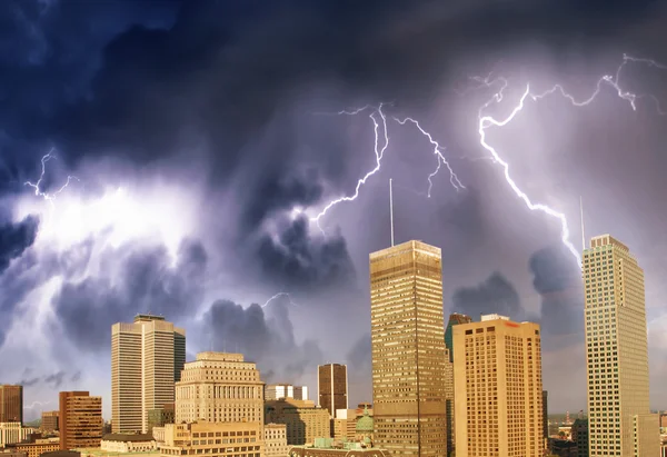 Montreal skyline med vacker himmel färger - Kanada — Stockfoto