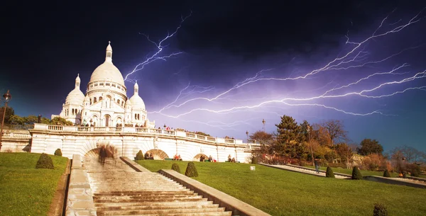 Vidunderlig udsigt over Sacred Heart Cathedral og stejle trapper - Stock-foto