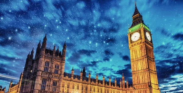 Big ben a komory parlamentu za soumraku od westminster bridge — Stock fotografie