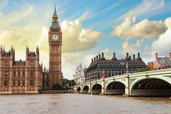 Big ben, domy Parlamentu i westminster Bridge — Zdjęcie stockowe