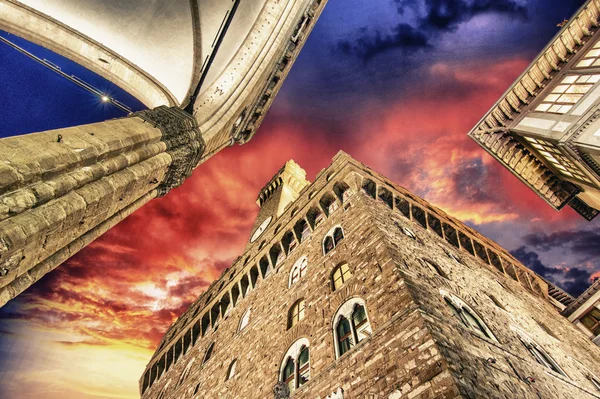 Палаццо Веккьо и площадь Синьории во Флоренции. Красивая — стоковое фото