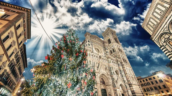 Firenze. Bellissimi colori invernali di Piazza del Duomo — Foto Stock