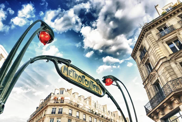 Paris. Underground Metro sign with buildings and sunset colors — Stock Photo, Image