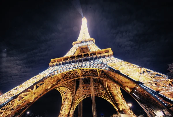 Espectáculo nocturno de luces intermitentes Torre Eiffel — Foto de Stock