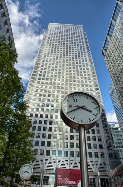 Canary Wharf edifícios distritais financeiros em Londres . — Fotografia de Stock