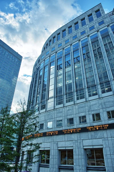 Canary wharf london pénzügyi negyedében épületek. — Stock Fotó