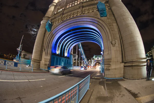 Prachtige nacht weergave van tower bridge structuur in Londen — Stockfoto