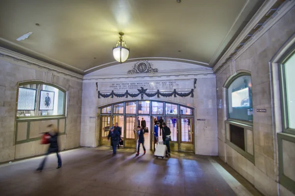 NOVA IORQUE, FEV 20: Viajantes e turistas no Grand Central st — Fotografia de Stock