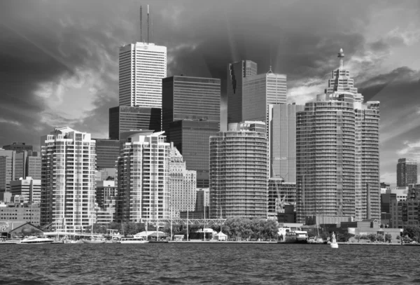 Торонто. прекрасний вид на міський горизонт з озера Онтаріо — стокове фото