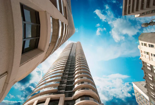 Wunderbarer Blick nach oben auf toronto moderne Gebäude und Wolkenkratzer — Stockfoto