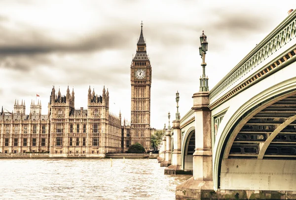 Il Big Ben, la Camera del Parlamento e il ponte di Westminster — Foto Stock