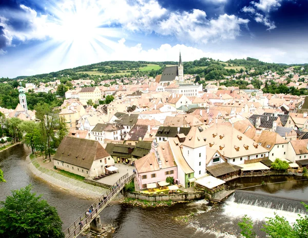 捷克克鲁姆洛夫鸟瞰图 medievalo 建筑与伏尔塔瓦河 — 图库照片